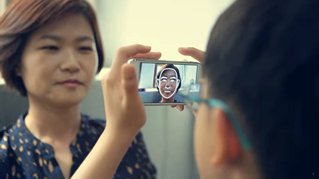 Приложение Samsung «Look At Me» (Посмотри на меня) помогает детям-аутистам