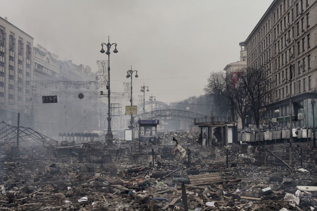 Джером Сессини (Jerome Sessini). Франция. Пустынный проспект на Майдане после ожесточенных столкновений в феврале 2014 года.