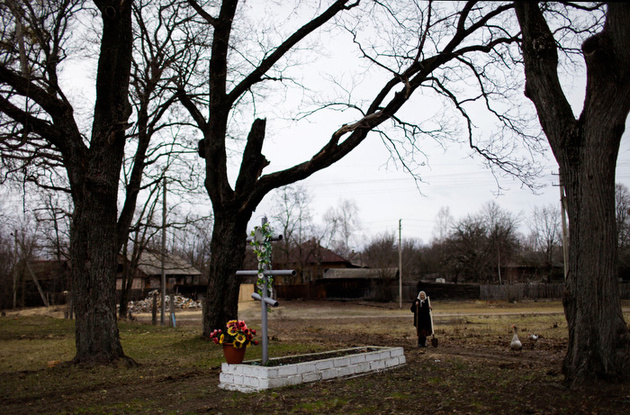 Могила в заброшенной деревне Редковка.