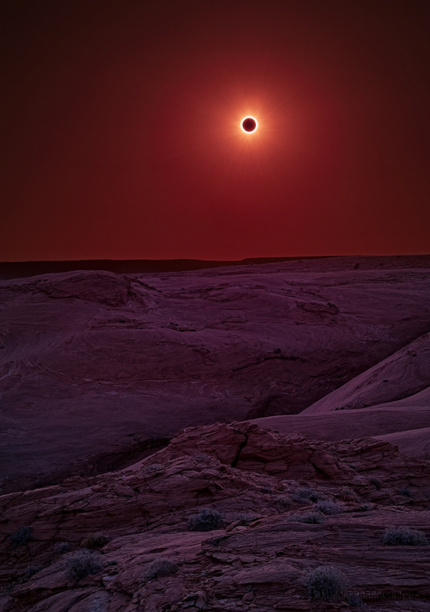 Annular Visions: the 2012 Solar Eclipse © Michael Menefee
Солнечное затмение недалеко от каньона де Челли. США