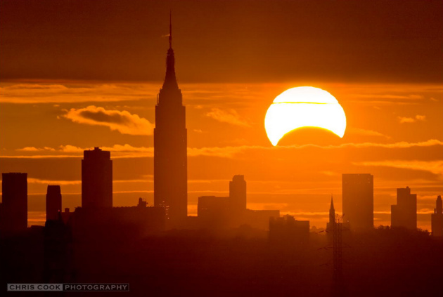NYC Solar Eclipse © Chris Cook
Солнечное затмение над Нью-Йорком. США, 2013 год
