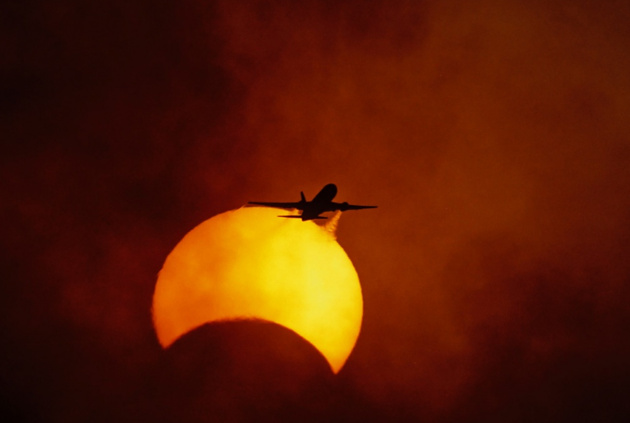 Smoky Eclipse © Smoky Eclipse
Солнечное затмение над Сиднеем. 2002 год