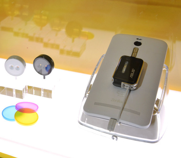 Ксеноновая вспышка ASUS ZenFlah для смартфонов – в 400 раз ярче, чем LED