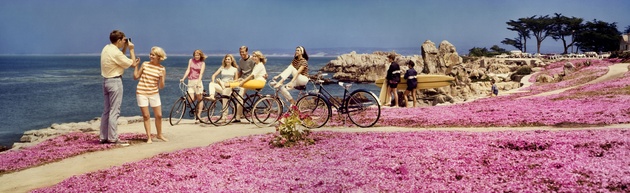 1968 Peter Gales, Тинэйджеры-велосипедисты на пляже Monterey Peninsula, Калифорния