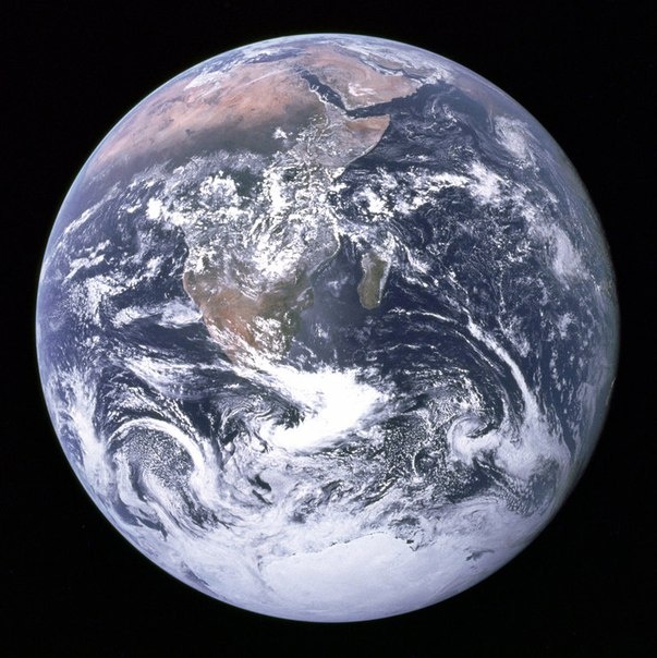 Первая цветная фотография полностью освещенной Земли, 7 декабря 1972 года