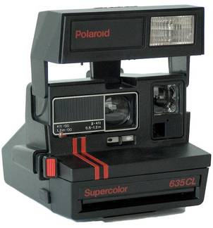 «Polariod 635CL»
Формат пленки: Polaroid 600, 10, 20-кадровые пакеты
Тип объектива: 106 м
Фокус: Автоматический, от 0,6 м до бесконечности
Диапазон выдержки: 1/3 до 1/20
Диафрагма: f/14 f/42