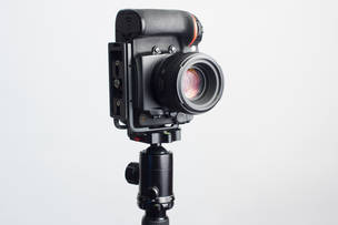 Nikon D810 с присоединённой L-plate