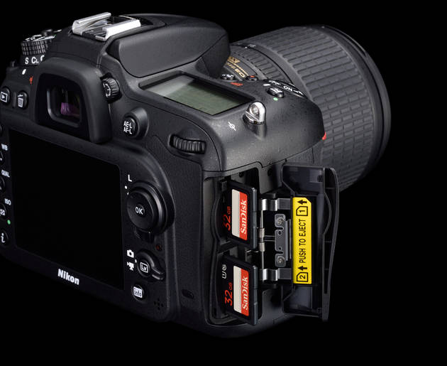 Nikon D7200 работает с двумя картами памяти формата SD