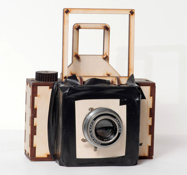 В этой камере использован старинный объектив из складной среднеформатной камеры. Фото: Сихад Цанер (Cihad Caner)