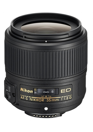 Объектив Nikon AF-S 35mm f/1.8G ED Nikkor - полнокадровый. Он подойдет как к полнокадровым аппаратам, так и к “кропнутым”.
