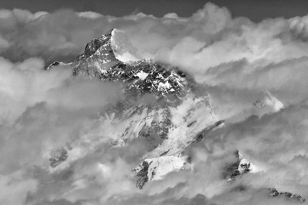 Макалу (8485 м) — пятый по высоте восьмитысячник мира. Расположен в центральных Гималаях, в 22 км к юго-востоку от Эвереста. Макалу является самым трудным восьмитысячником для восхождения, успеха добиваются менее 30% экспедиций.