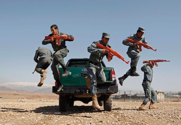 Афганские полицейские демонстрируют свое мастерство © Parwiz-Reuters