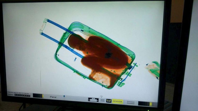 Восьмилетний мальчик, которого пытались перевезти из Марокко в Испанию в чемодане © Reuters—Ministerio Del Interior/Handout Via Reuters