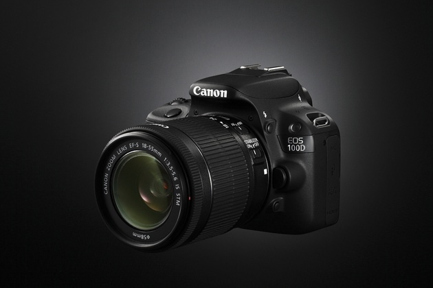Canon EOS 100D выпускается как в элегантном белом, так и в классическом чёрном корпусе.