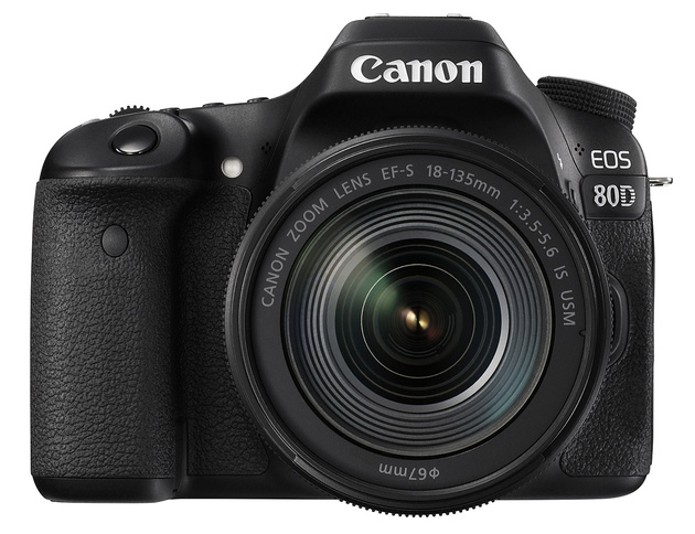 Зеркальный Canon EOS 80D, объектив EF-S 18–135mm f/3.5–5.6 IS USM и адаптер привода зума PZ-E1