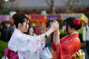 Центр Токио. Девушки в кимоно — не редкость.