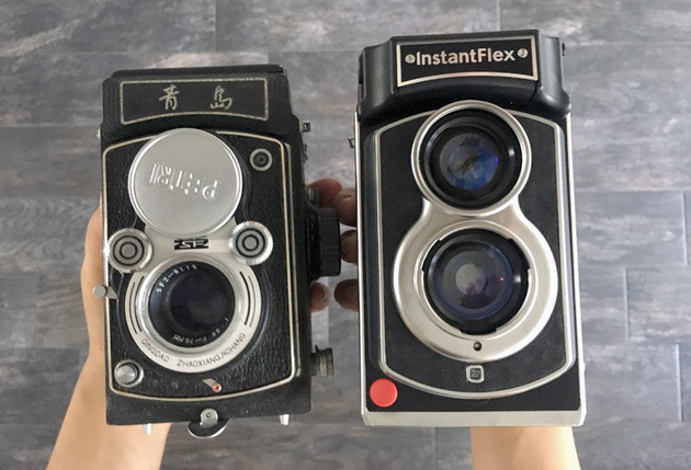 Старинная двухобъективная камера (слева) и InstantFlex TL70 2.0 (справа) 