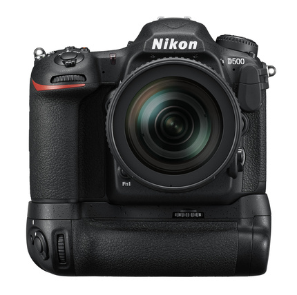 Nikon D500 с батарейной ручкой Nikon MB-D17