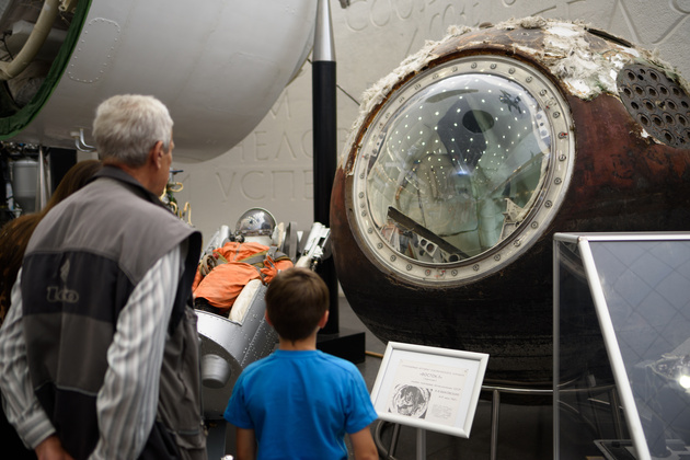 В музее представлены не только дубликаты и макеты, но и реальные аппараты, побывавшие в космосе. Они выглядят весьма брутально и вызывают большой интерес у посетителей. 