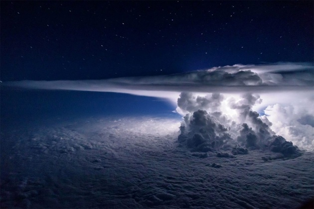 Фото дня: шторм над Тихим океаном