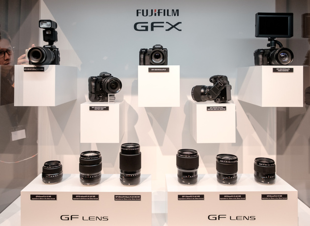 Fujifilm представил среднеформатную камеру