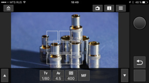 Удалённое управление макросъёмкой из приложения Canon Camera Connect на экране iPhone