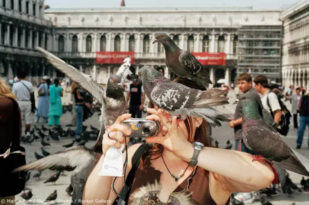 
© Martin Parr / Magnum Photos / Rocket Gallery Venice, Italy, 2005.