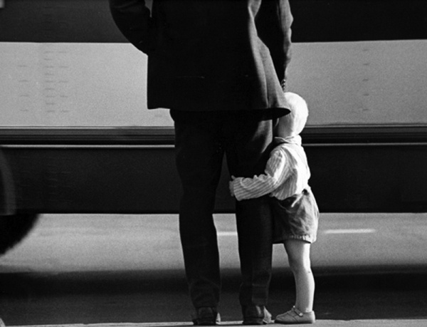 Отец и сын, 1960 © И. Гневашев