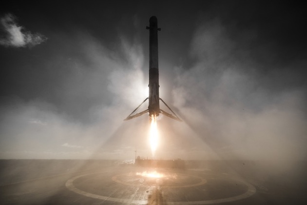 Фото дня: идеальная фотография посадки ракеты Falcon 9