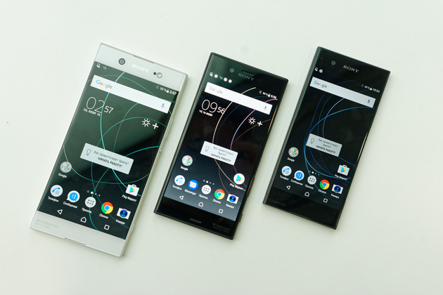 Смартфоны, представленные на MWC 2017 (слева направо): 

Sony Xperia XA1 Ultra, Sony Xperia XZs, Sony Xperia XA1