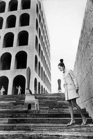 Элизабетта Каталано. Скульптуры Марио Чероли. Рим. 1970-е ©Архив Элизабетты Каталано