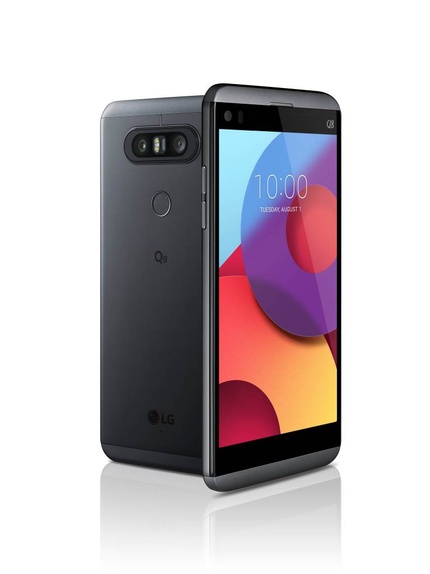 LG Q8 - новый мощный мультимедийный смартфон в компактном формате