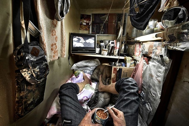 Шокирующие фотографии жизни в кубиклах Гонконга