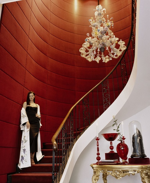 Жан-Мари Перье. Моника Беллуччи в платье от Dolce &amp; Gabbana. Милан. Июль 1998 © Jean-Marie Périer / Photo12
