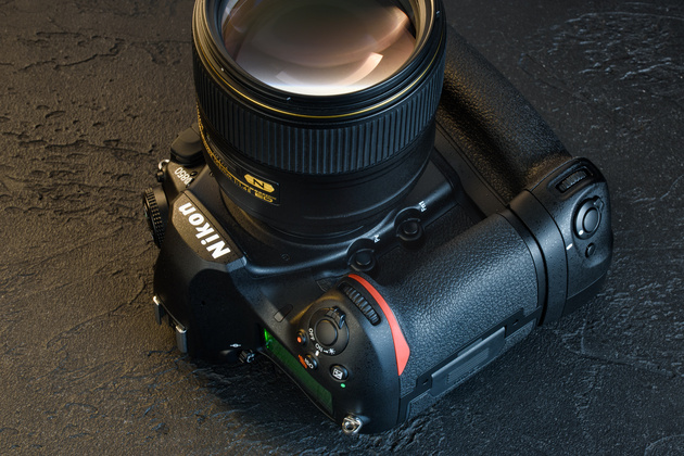 Nikon D850 с бустером MB-D18