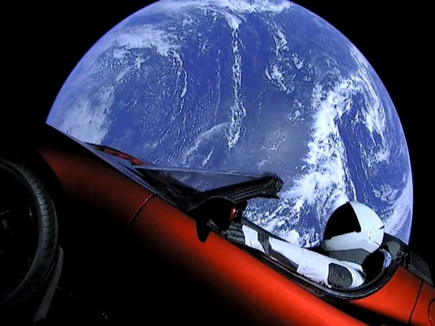 Реальный снимок и прямая трансляция – спорткар Тесла в космосе