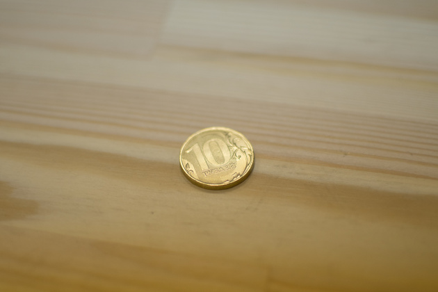 Десятирублёвая монета с максимальной дистанции на Nikon AF-S DX NIKKOR 35mm f/1.8G
