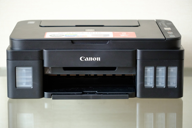 Так выглядит незаправленный принтер. Обратите внимание на пустые емкости для чернил.