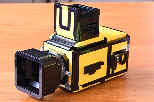 Построенная из LEGO камера Hasselblad 