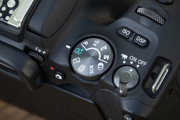 Диск выбора режимов в Canon EOS 200D
