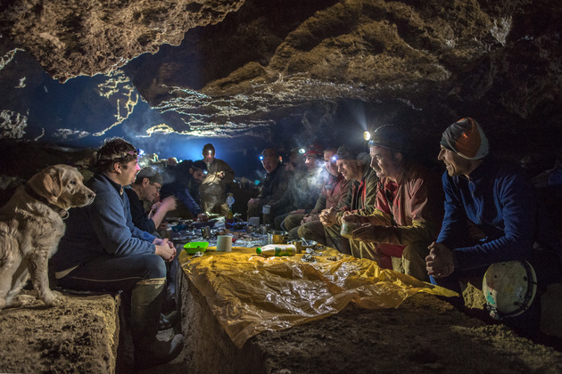 «Тайная вечеря» — ужин в подземном базовом лагере