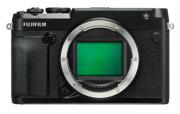 Fujifilm представила среднеформатную GFX 50R, выполненную в стиле дальномерной камеры