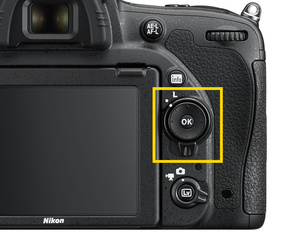 Включить показ гистограммы на фотоаппаратах Nikon при просмотре изображения можно, меняя режимы просмотра кнопкой «вверх» на мультиселекторе.