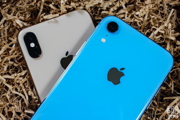 iPhone Xr легко отличить от iPhone Xs: одна камера сзади и яркие цвета