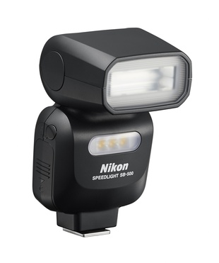 Nikon SB-500 — сравнительно доступная, простая в настройке и компактная внешняя вспышка. 