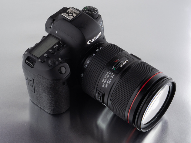 Кнопки под указательным пальцем на EOS 6D Mark II имеют не две, а одну функцию, что упрощает освоение этого фотоаппарата новичками.