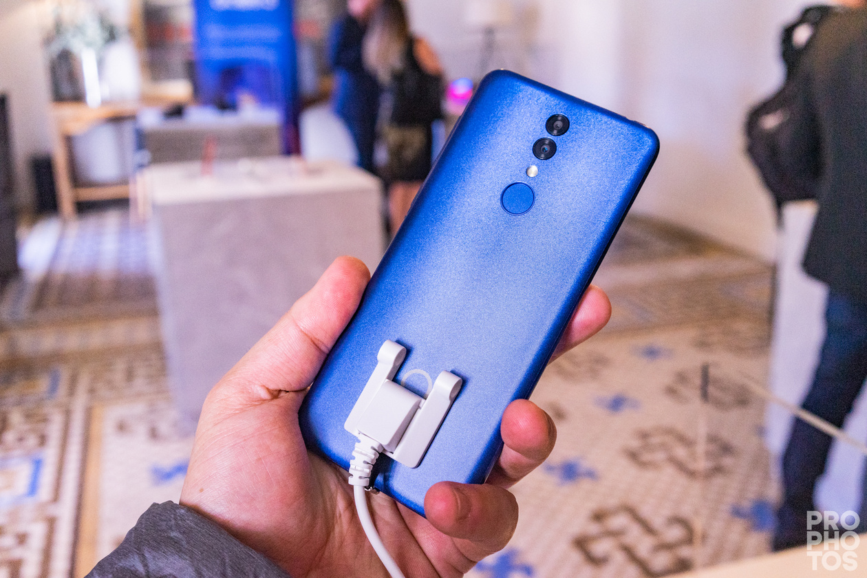 Новинки TCL на MWC 2019: новые Alcatel и 