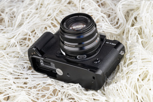 Камера с рукояткой FUJIFILM MHG-XT10