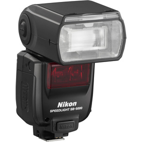 Nikon SB-5000 — вспышка профессионального уровня, первая в мире накамерная вспышка с активным охлаждением.
