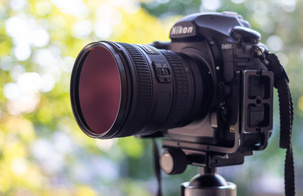 Круглый резьбовой светофильтр установлен на камеру Nikon D850 с объективом Nikon AF-S NIKKOR 18-35mm f/3.5-4.5G ED (диаметр резьбы 77мм).